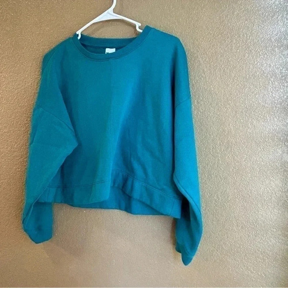 All in Motion Lot-two cropped sweatshirts in size xs in both teal and hot pink - Picture 4 of 9